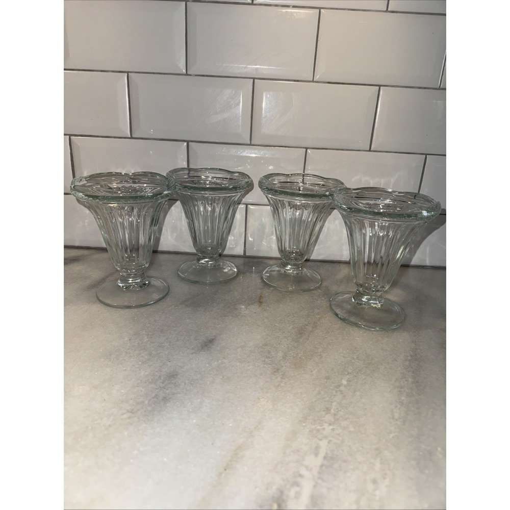 Set Of 4 VTG Anchor Hocking Cream/ Sherbet Fluted‎ Clear Footed Glass GW005